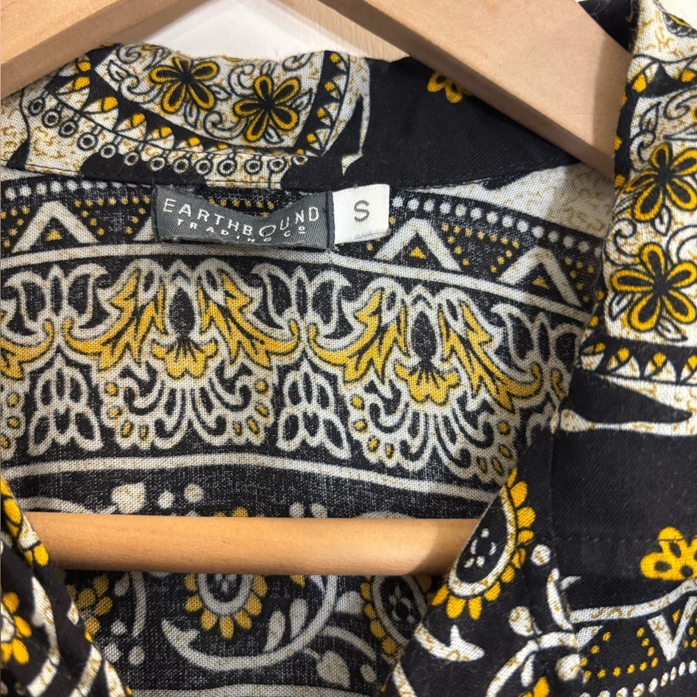 Earthbound Trading co. B & W & yellow elephant pattern short sleeve button up - Picture 2 of 3